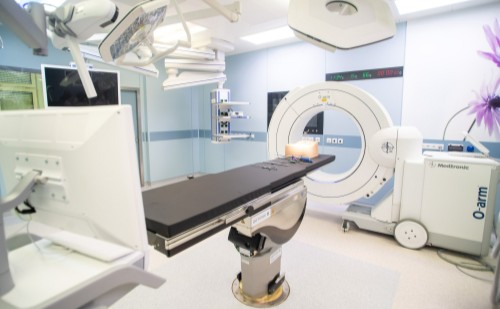 Új hibridműtő segíti a baleseti központot Budapesten