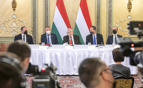 Robotsebészeti eszközökkel gyarapodtak fővárosi kórházak