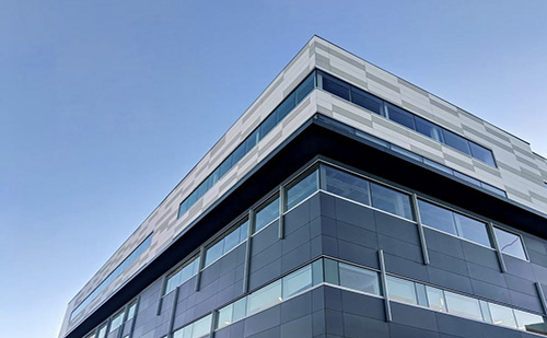 A Schneider Electric tovább bővíti fővárosi beszerzési központját