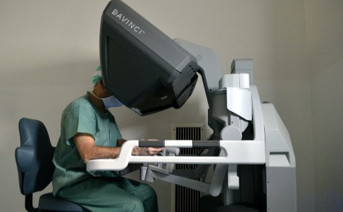 A századik műtéten is túl a budapesti robot