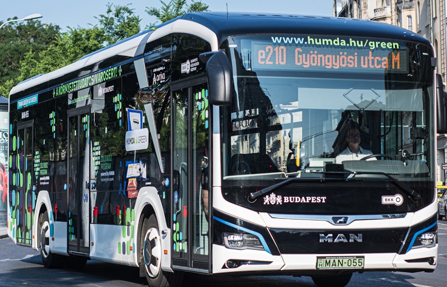 Elektromos buszokat tesztelnek Budapesten - Fotó: Facebook.com/bkkbudapest