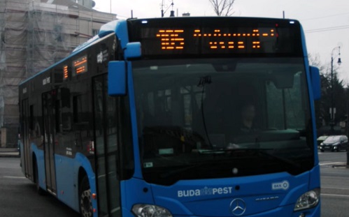 Kiszállt és megmentette az idős nő életét a BKV-buszsofőr