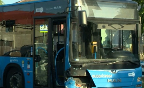Gyermekek sérülését okozta egy BMW és egy busz Kispesten