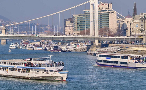 Gyűlő indulatok - Külvárosba kerülnének a rendezvényhajók Budapesten?
