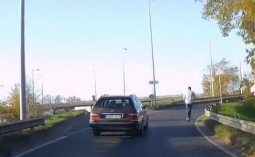 Videóval - Megint rolleres borzolta a kedélyeket, az M3-as kivezetőn száguldott Budapesten