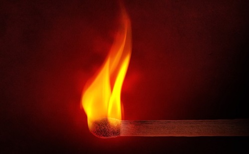 Kigyulladt egy budapesti szálló, 250-en menekültek ki belőle