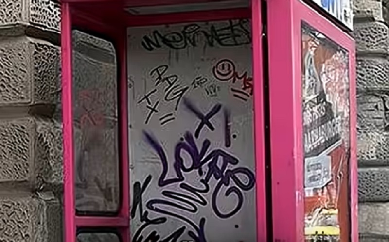 Hamarosan végleg eltűnnek a nyilvános telefonfülkék Budapestről