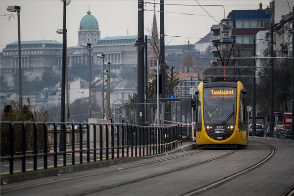 Villamoshálózat: megújult a főváros budai oldala